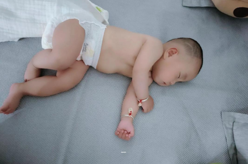 梅州宝宝先长上牙还是下牙